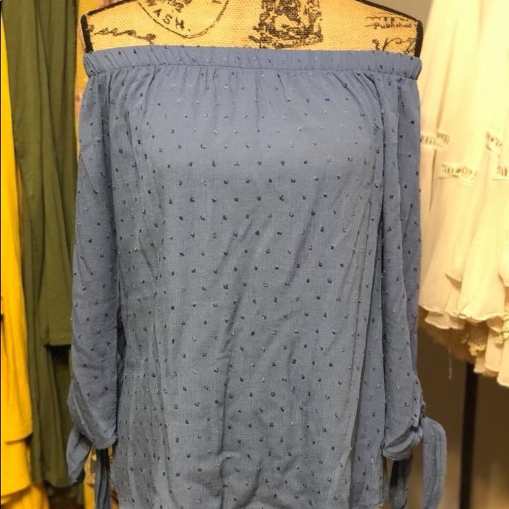 Blue Swiss Dot, Off shoulder